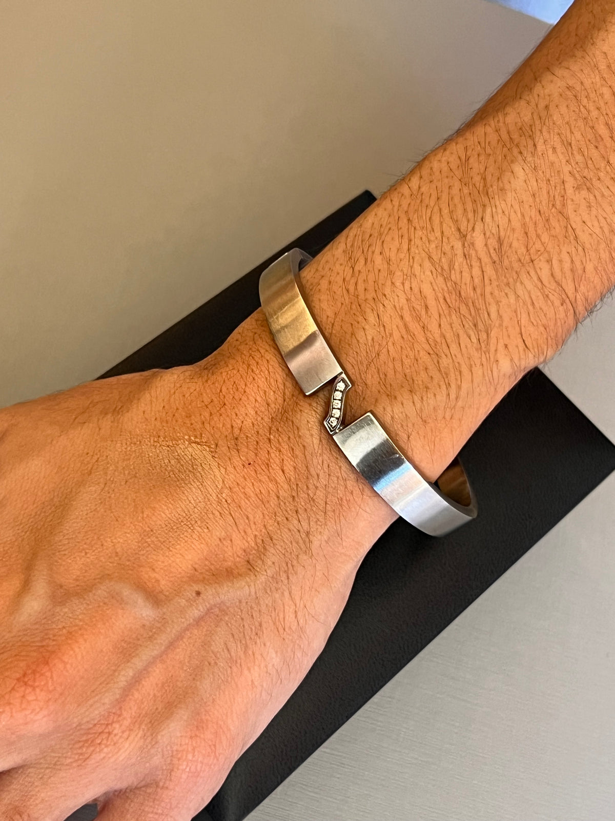 Bracelete Hstern em aço