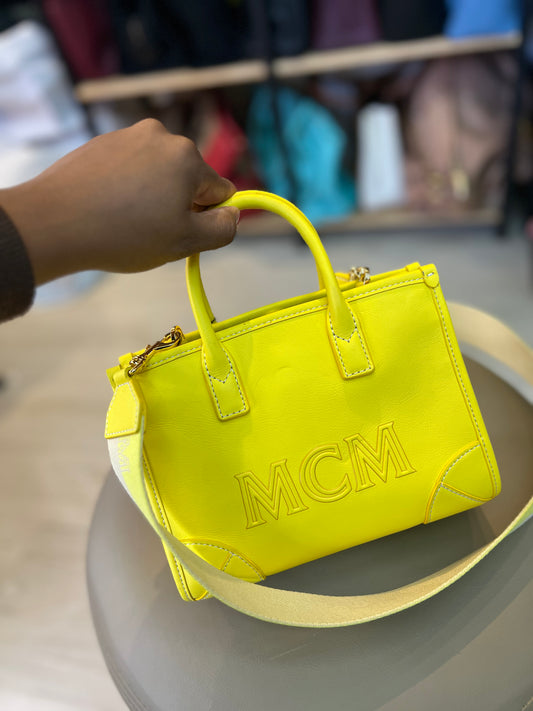 MCM Mini Tonal Logo Amarela