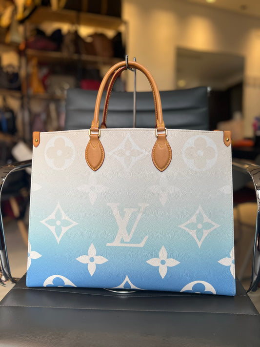 Louis Vuitton On the go By the Pool GM