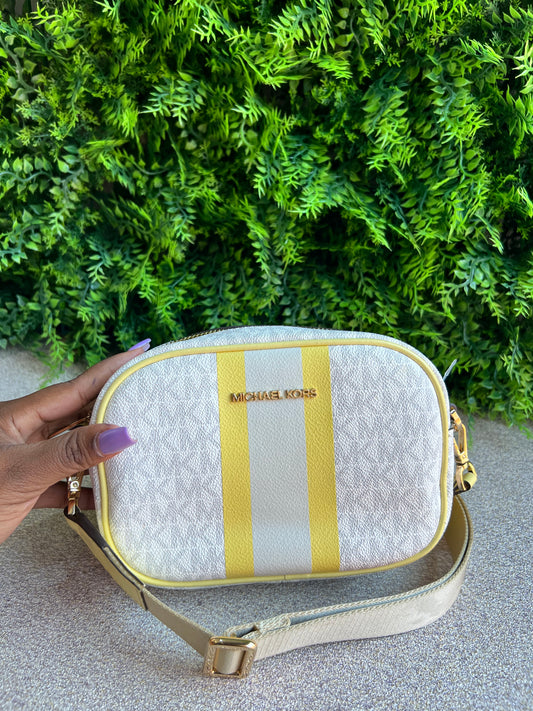 Michael Kors Camera bag Monograma com amarelo