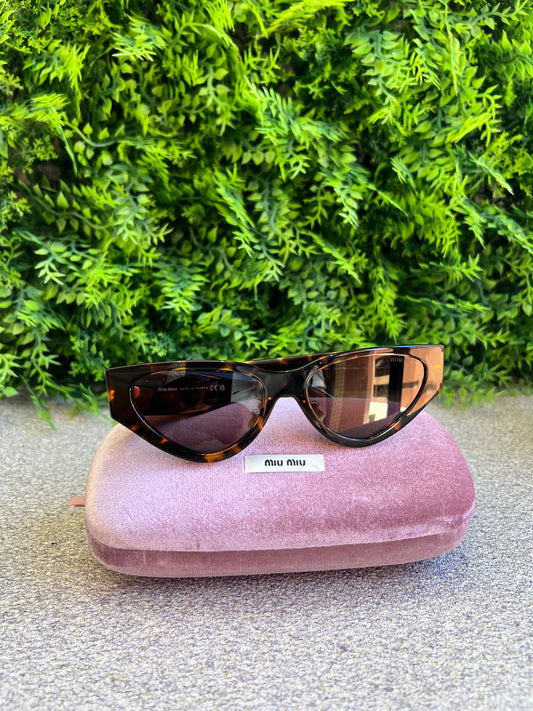 Óculos de Sol Miu Miu Tortoise SMU 03ZS