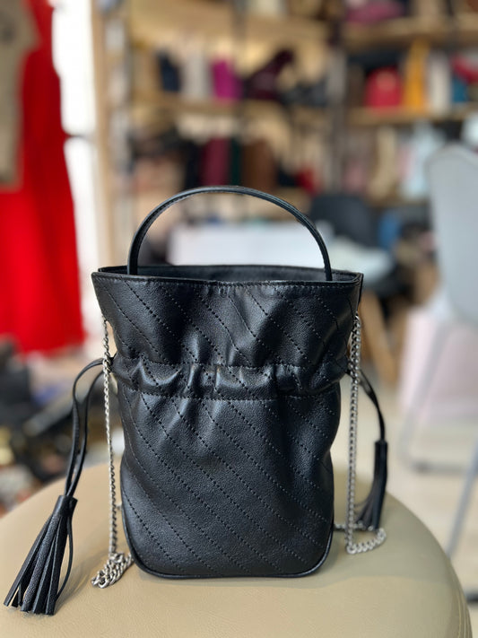 Gucci Blondie Mini Bucket em Couro Preto