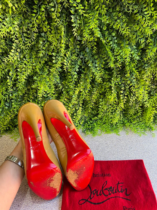 Peep Toe Louboutin Nude Verniz