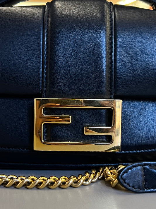 Fendi Mini Baguette Chain Preta