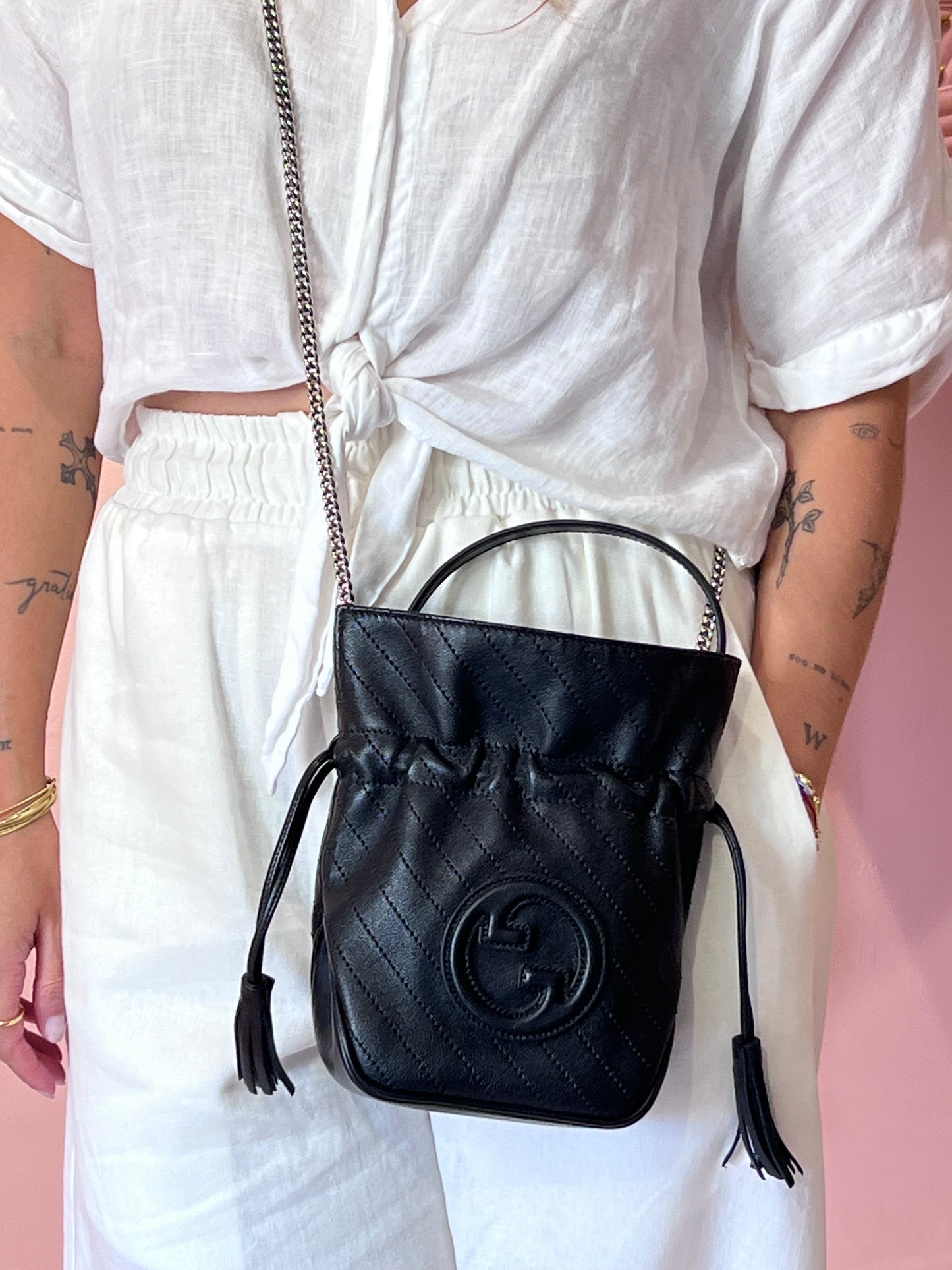 Gucci Blondie Mini Bucket em Couro Preto