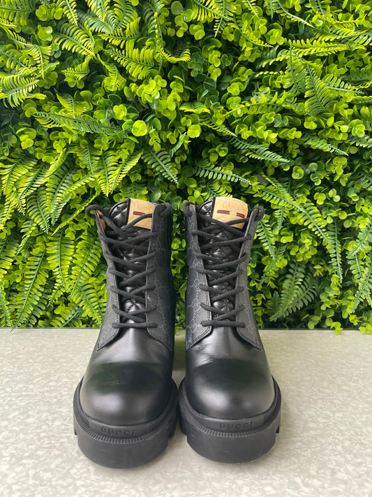 Bota Gucci GG Supreme Preta