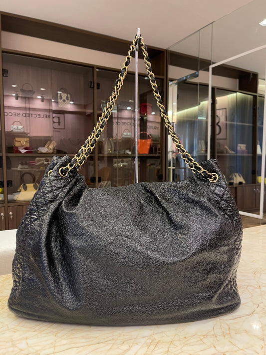 Chanel Rock and Chain Large em Couro Envernizado Preto