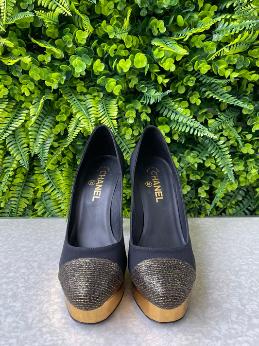 Sapato Chanel Gold Satin