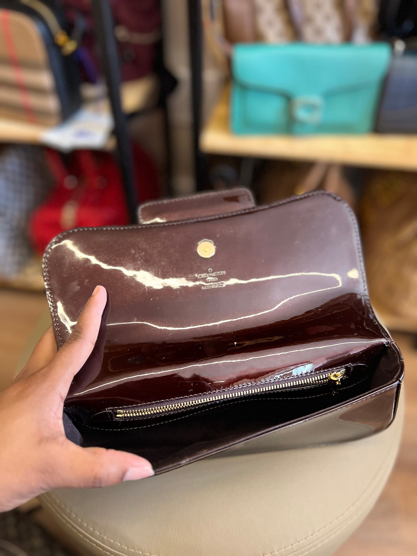 Clutch Louis Vuitton Logo Verniz