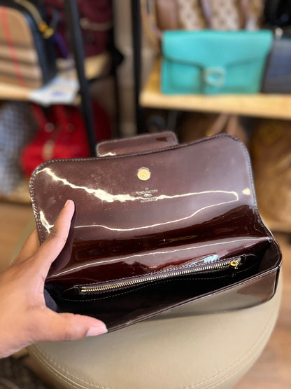 Clutch Louis Vuitton Logo Verniz