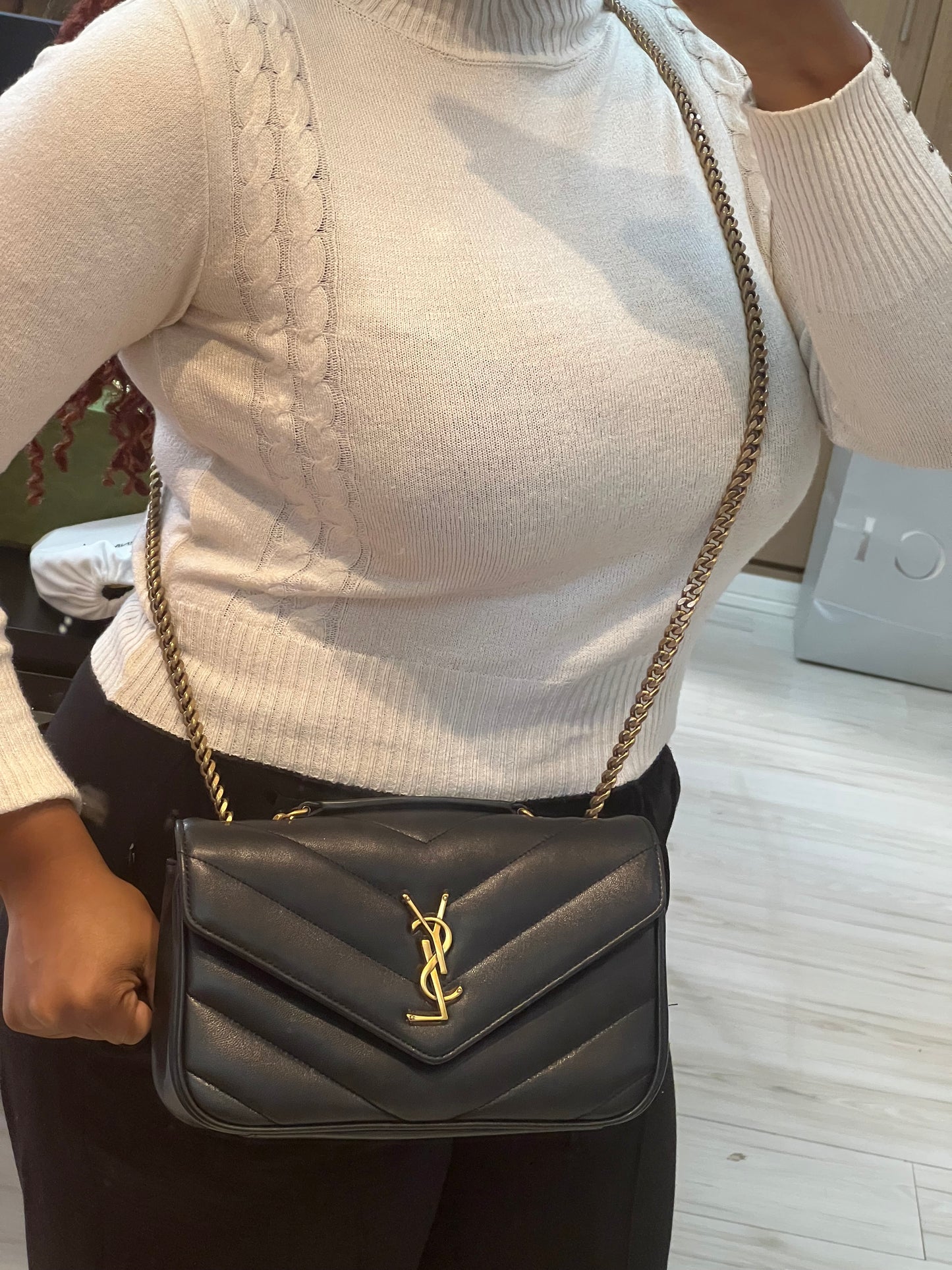 Saint Laurent Loulou Pequena preta