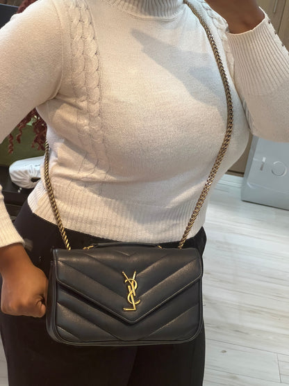 Saint Laurent Loulou Pequena preta