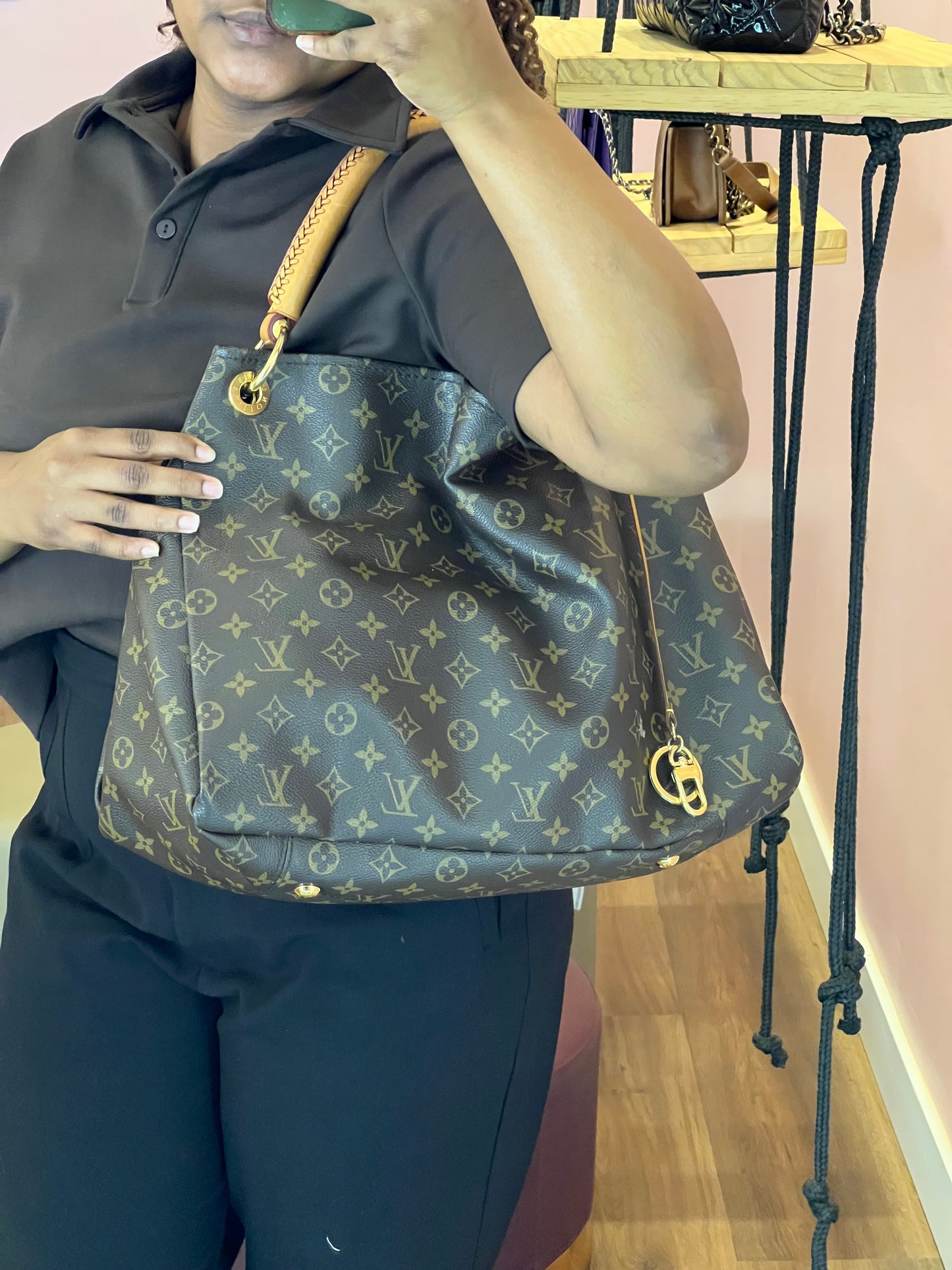 Louis Vuitton Artsy Monograma MM