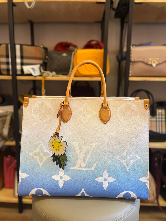 Louis Vuitton On the go By the Pool GM