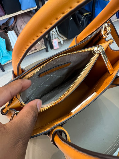Michael Kors Mercer Amarela