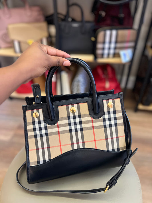 Burberry Haymarket Title Preta