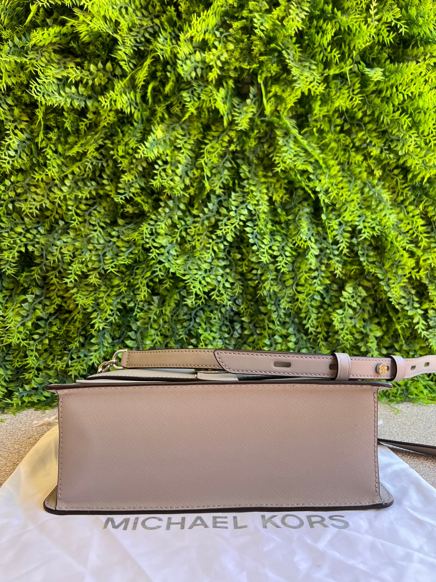 Michael Kors Greenwich em couro Saffiano