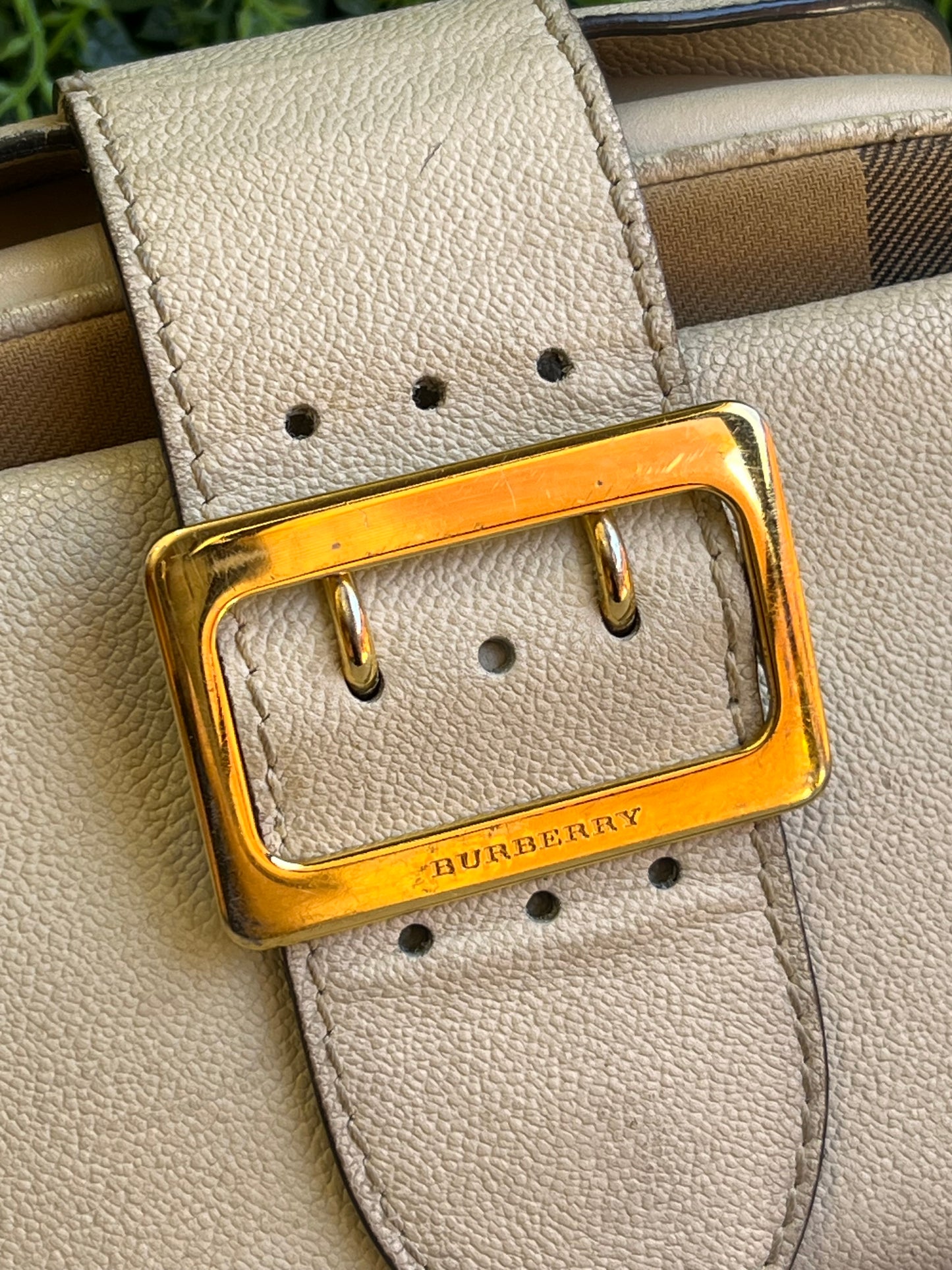 Burberry Buckle Câmera Bag