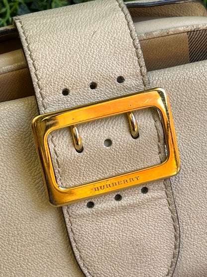Burberry Buckle Câmera Bag