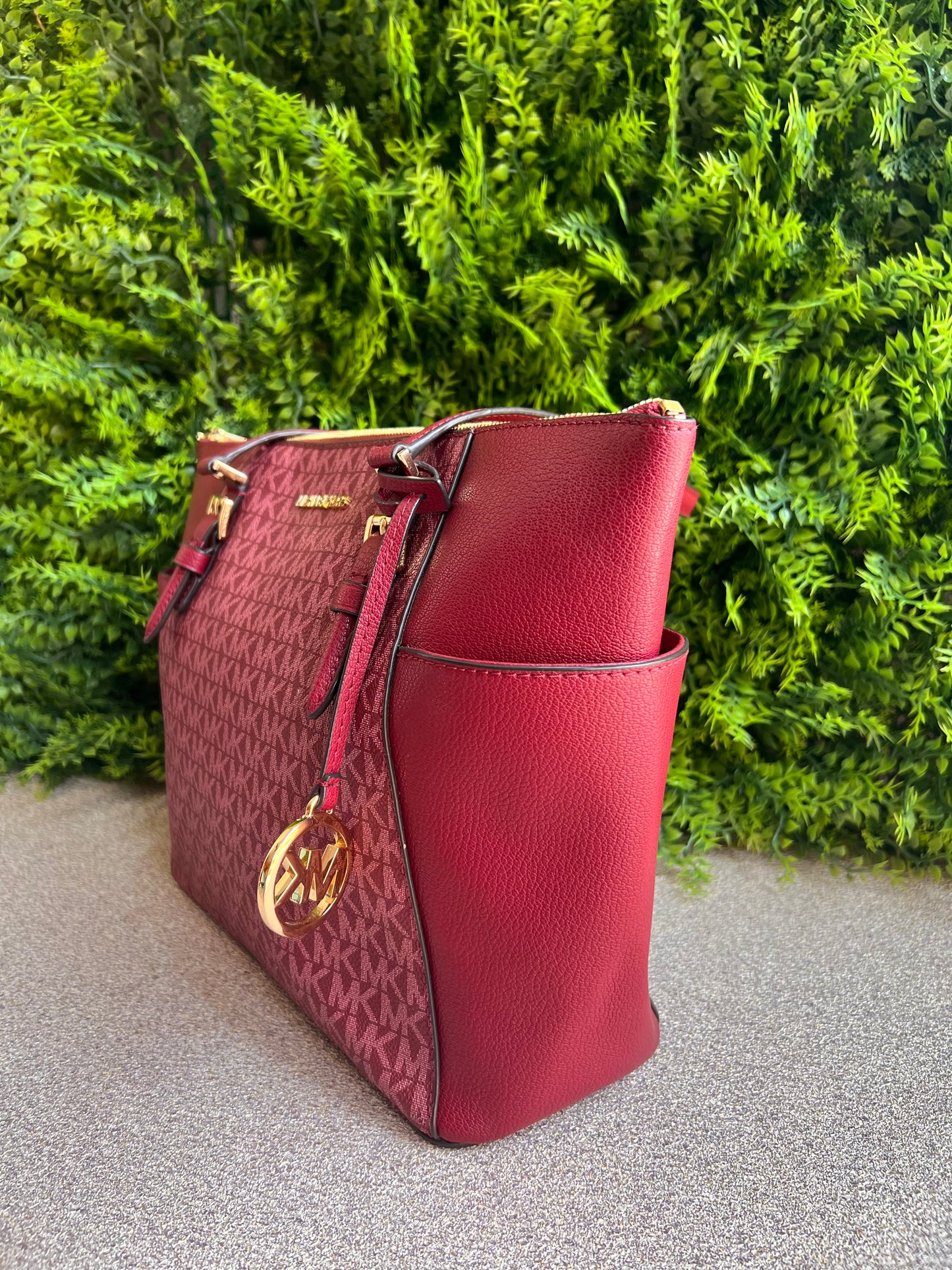 Michael Kors Charlotte Shopping Logo