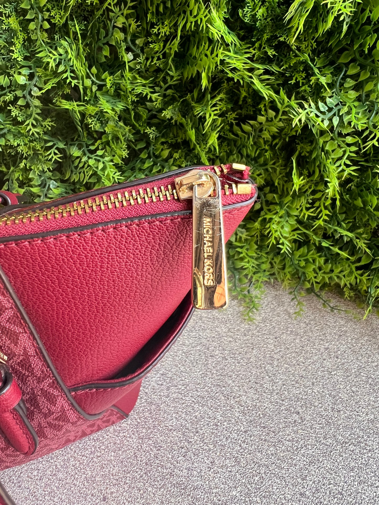 Michael Kors Charlotte Shopping Logo