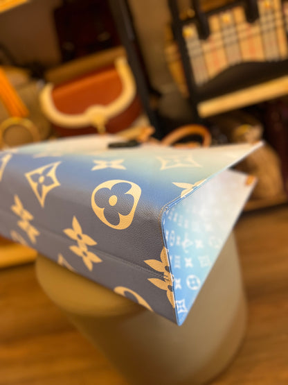 Louis Vuitton On the go By the Pool GM