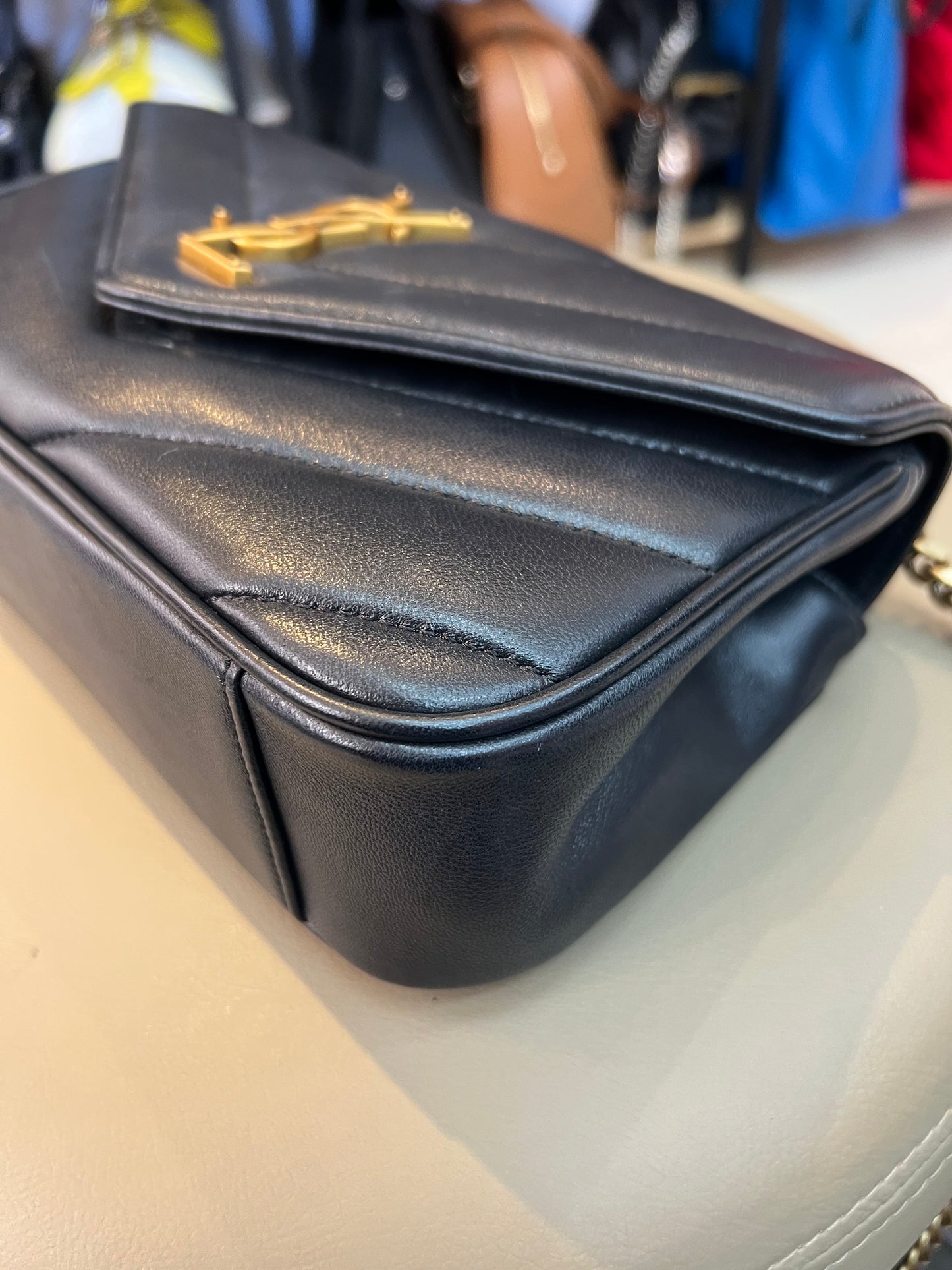 Saint Laurent Loulou Pequena preta