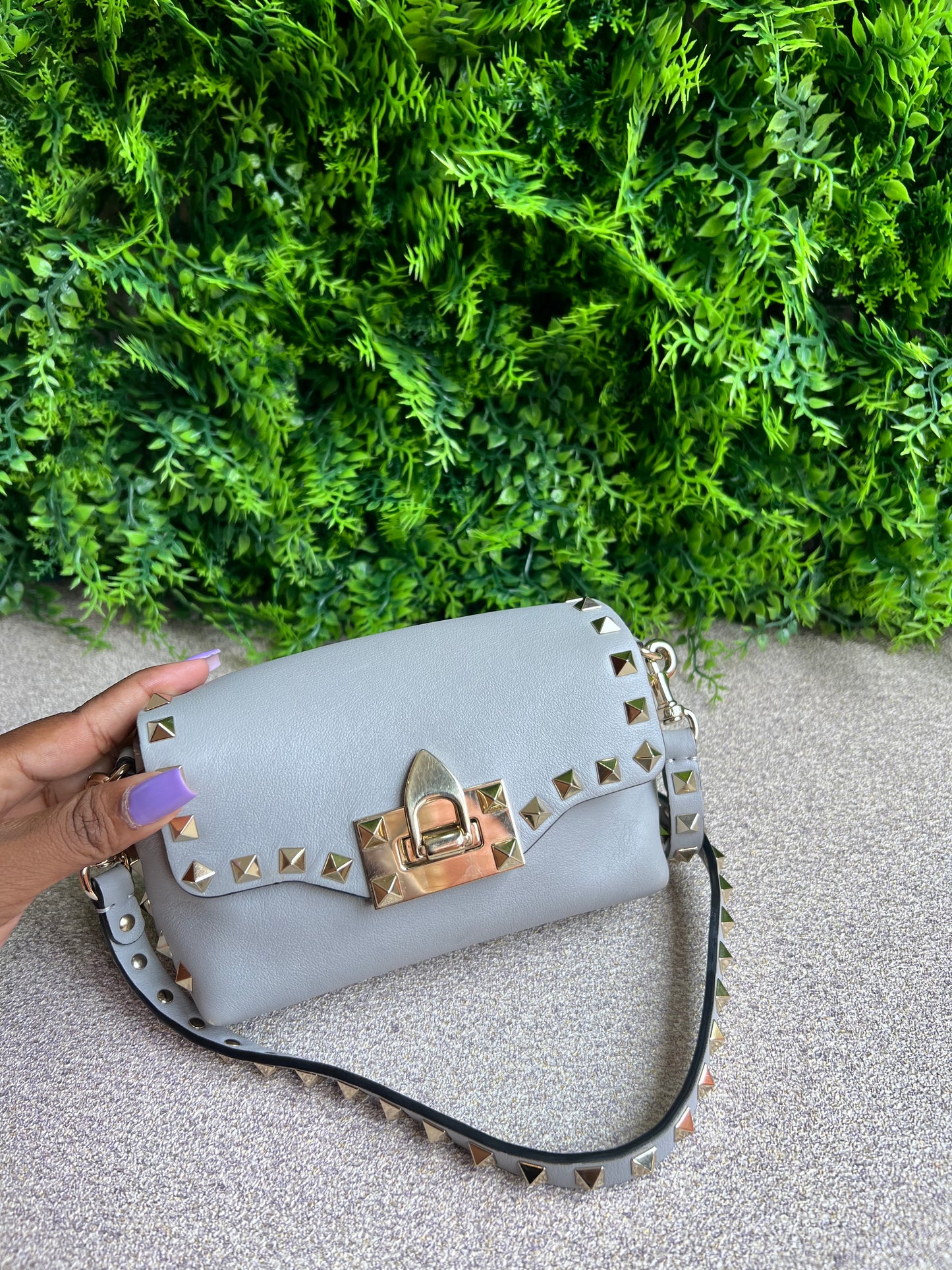 Valentino Garavani Rockstud Cinza