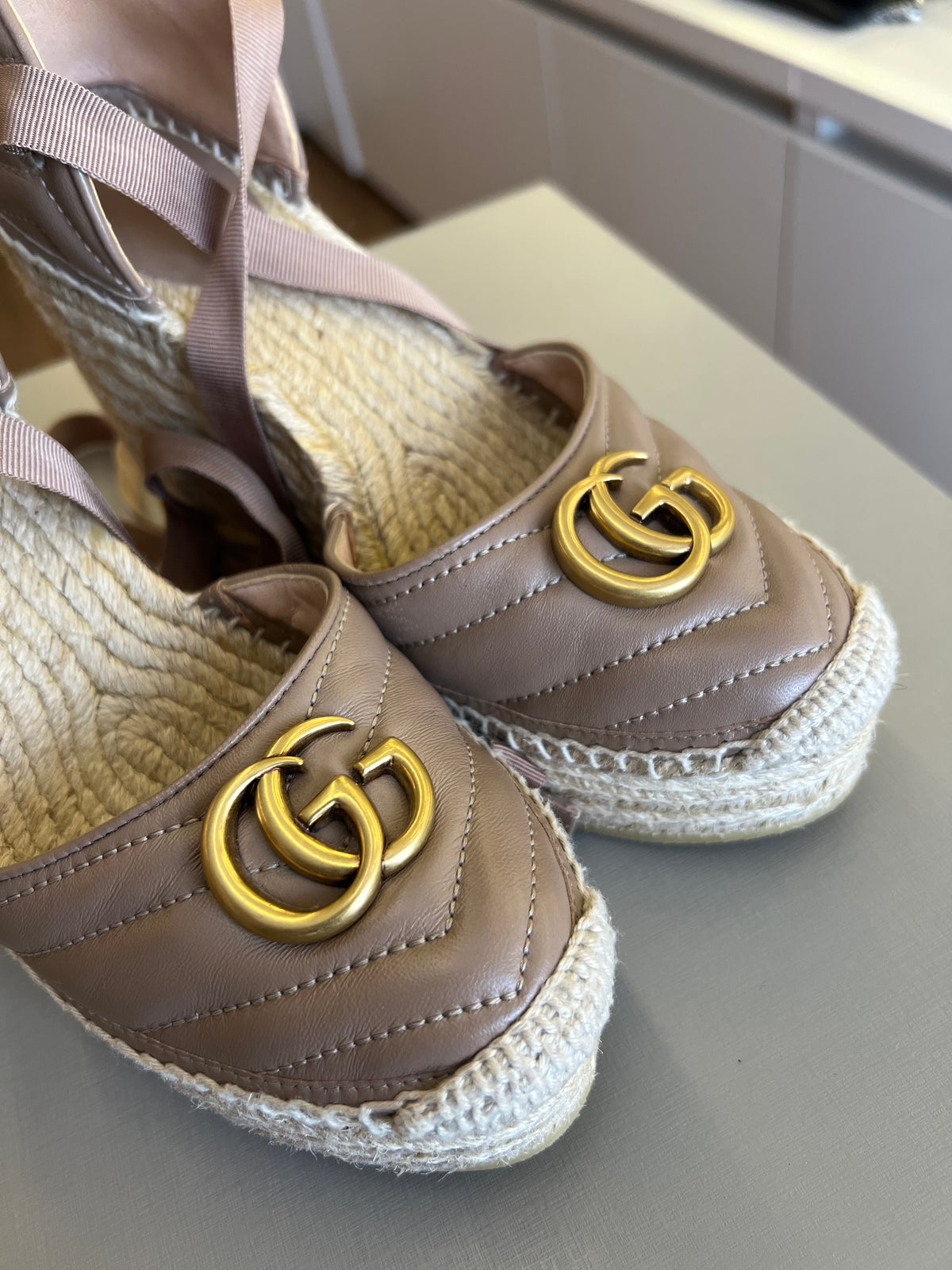 Sandalia Anabela Gucci Marmont Nude