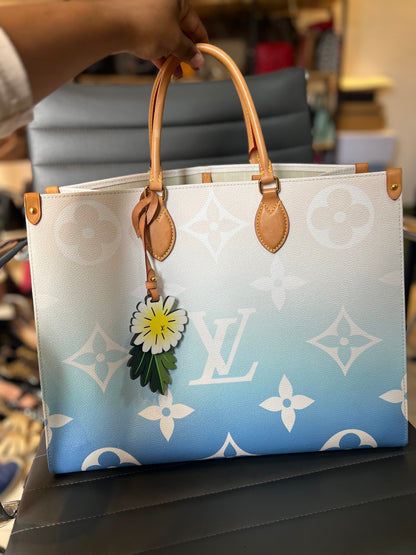 Louis Vuitton On the go By the Pool GM