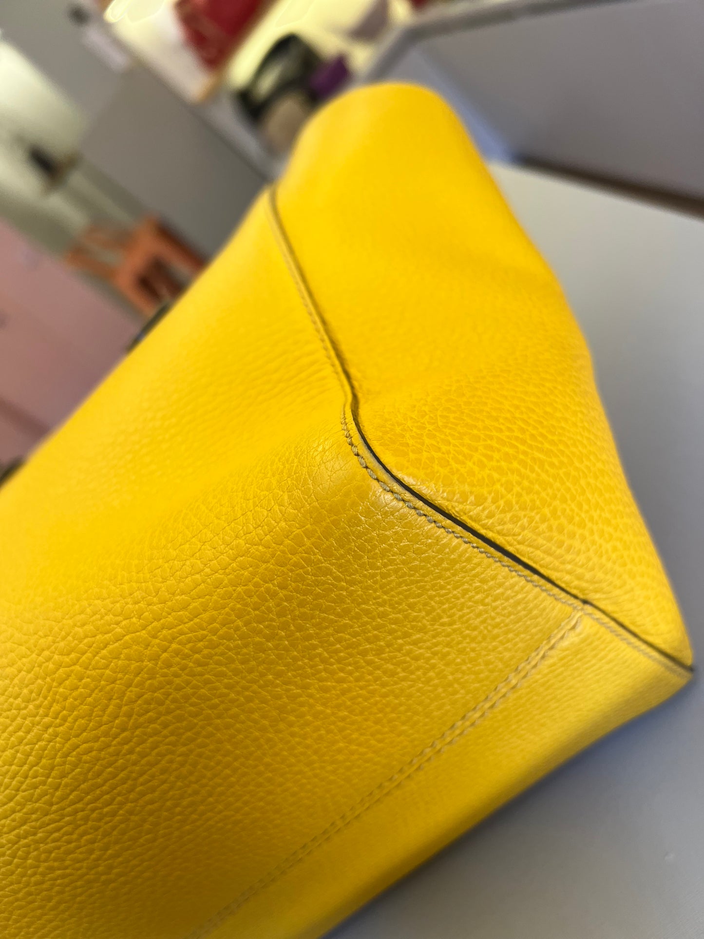 Gucci Swing Tote Amarela