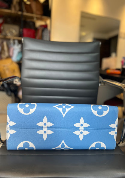 Louis Vuitton On the go By the Pool GM