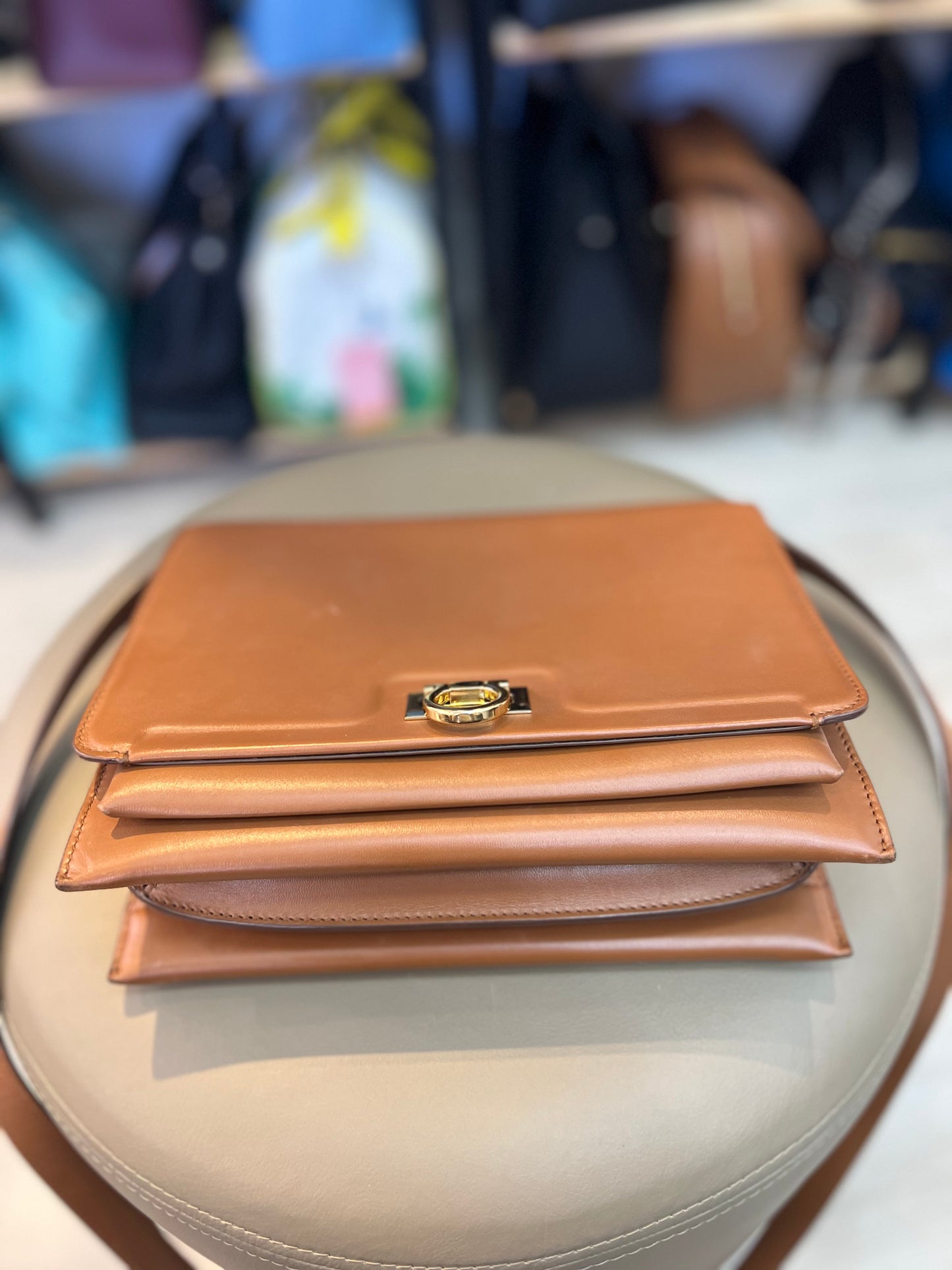 Ferragamo Trifolio Marrom
