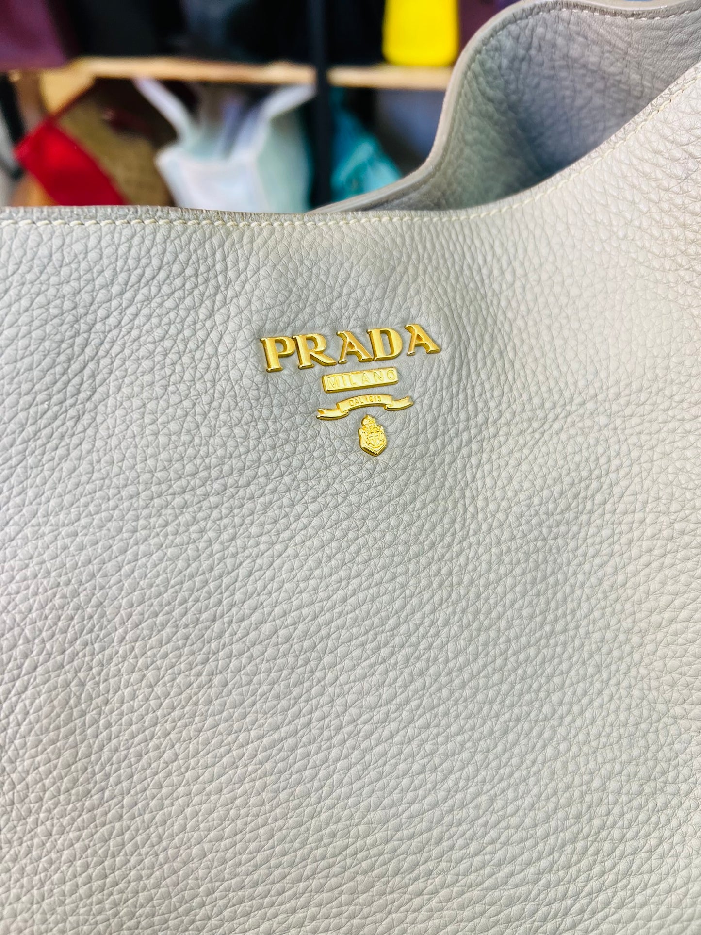 Prada Vitello Daino Cinza