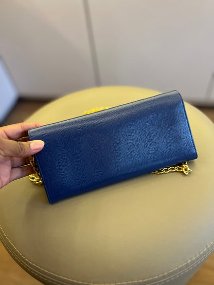 Prada Wallet on Chain Azul