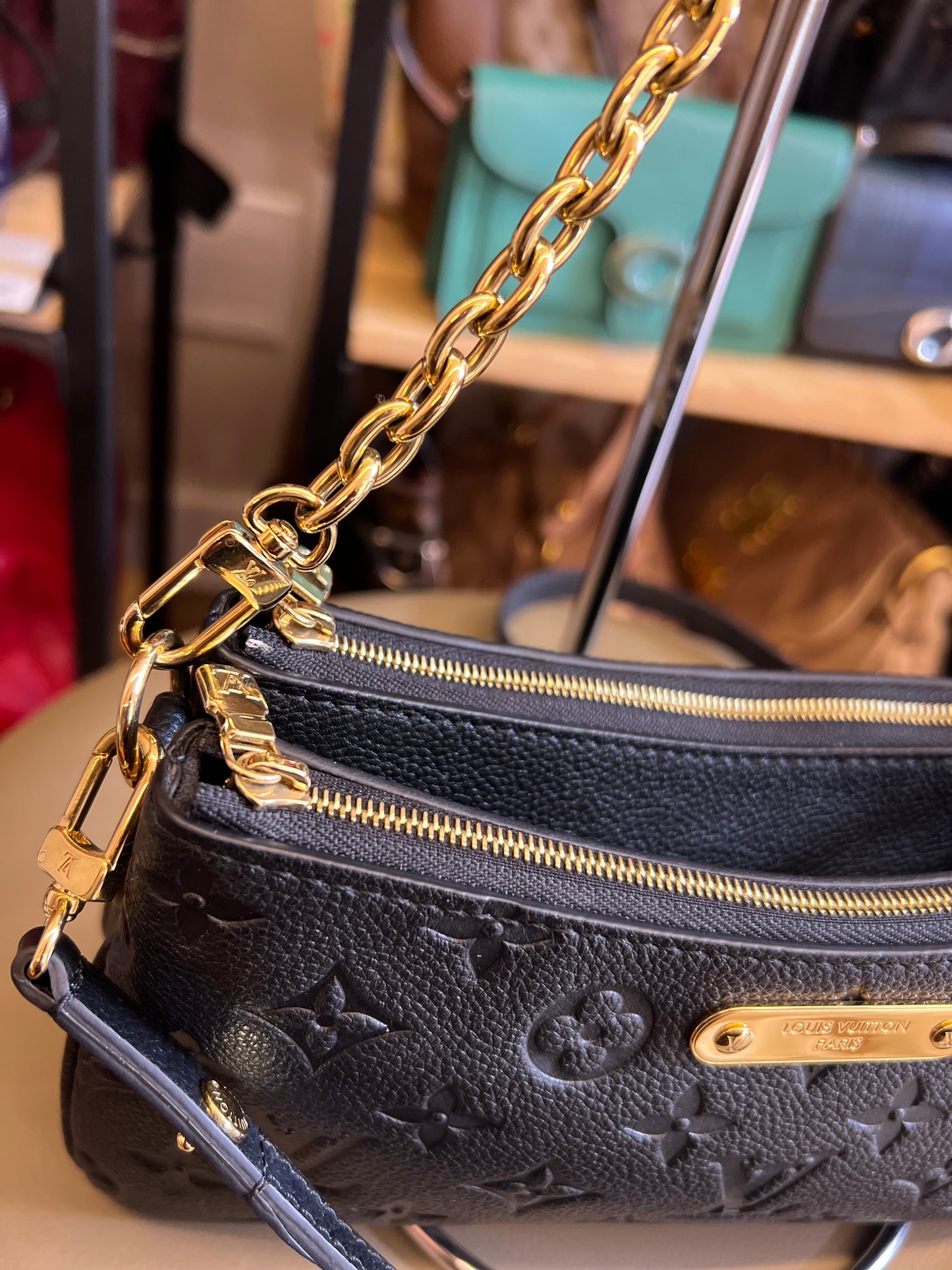 Louis Vuitton Pochette Liv Couro