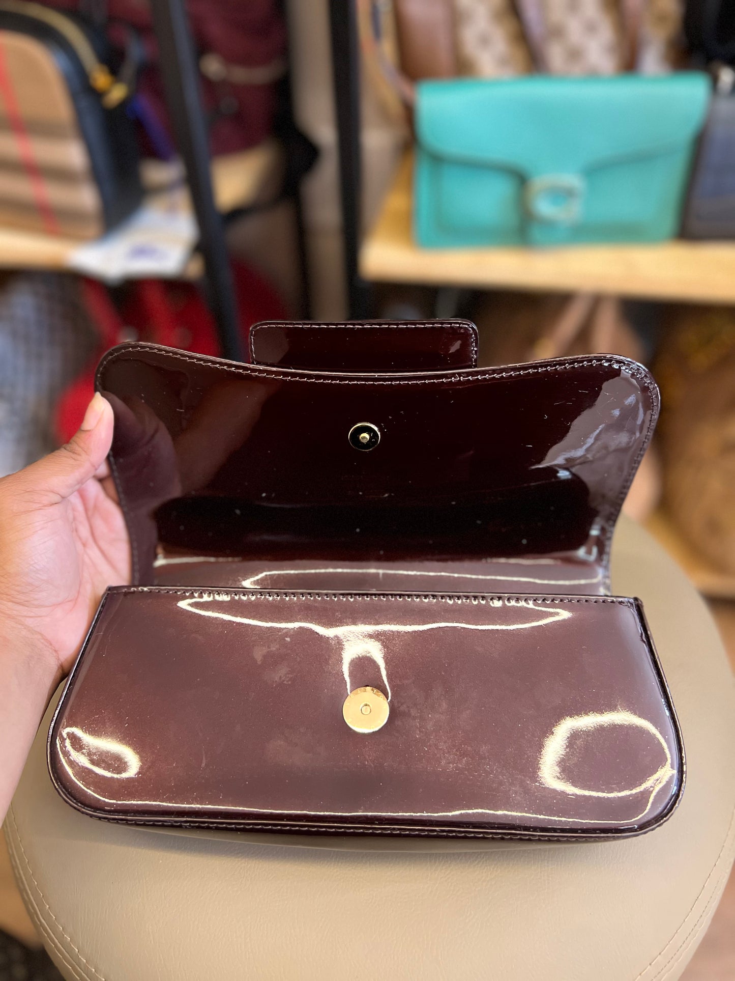 Clutch Louis Vuitton Logo Verniz