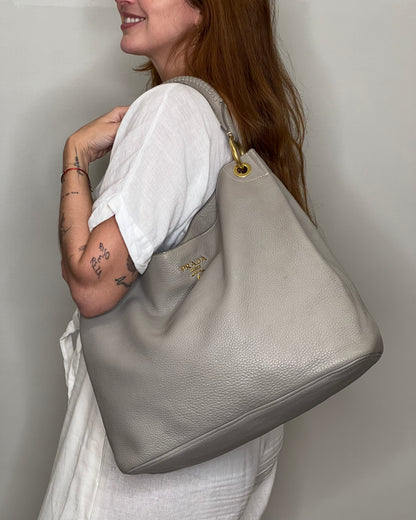 Prada Vitello Daino Cinza