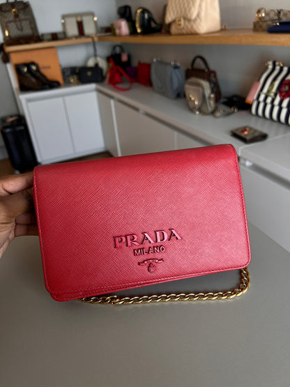 Prada Logo Chain Vermelha
