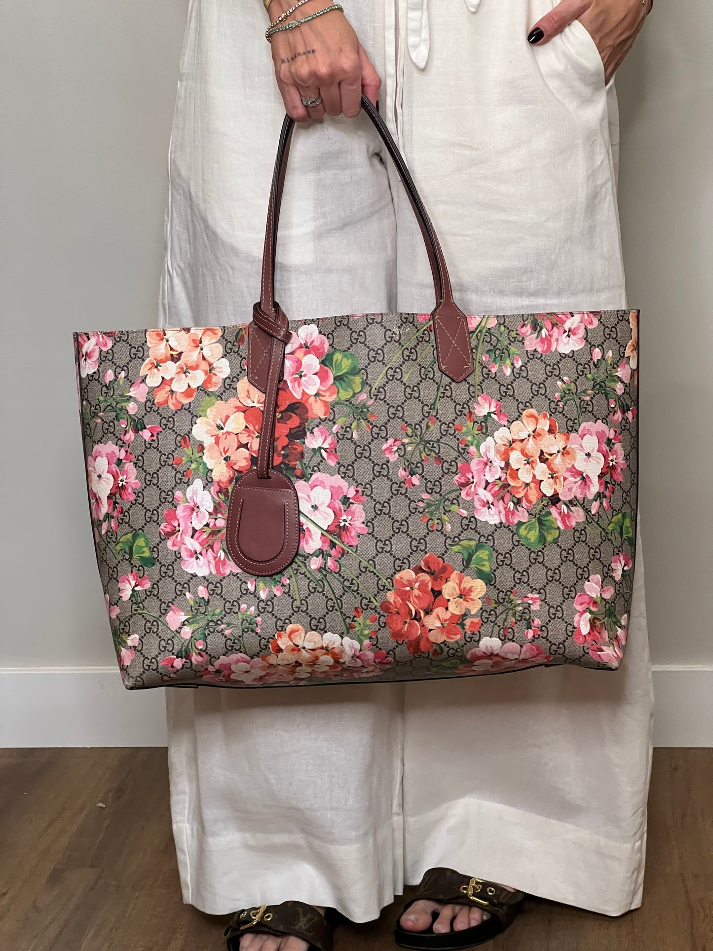 Gucci GG Supreme Blooms Reversible Tote