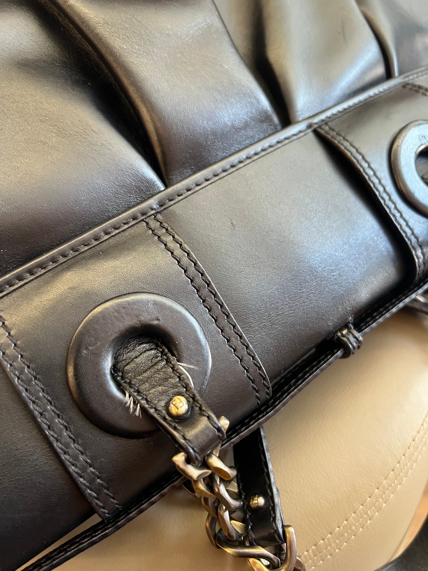 Fendi B Bag Preta