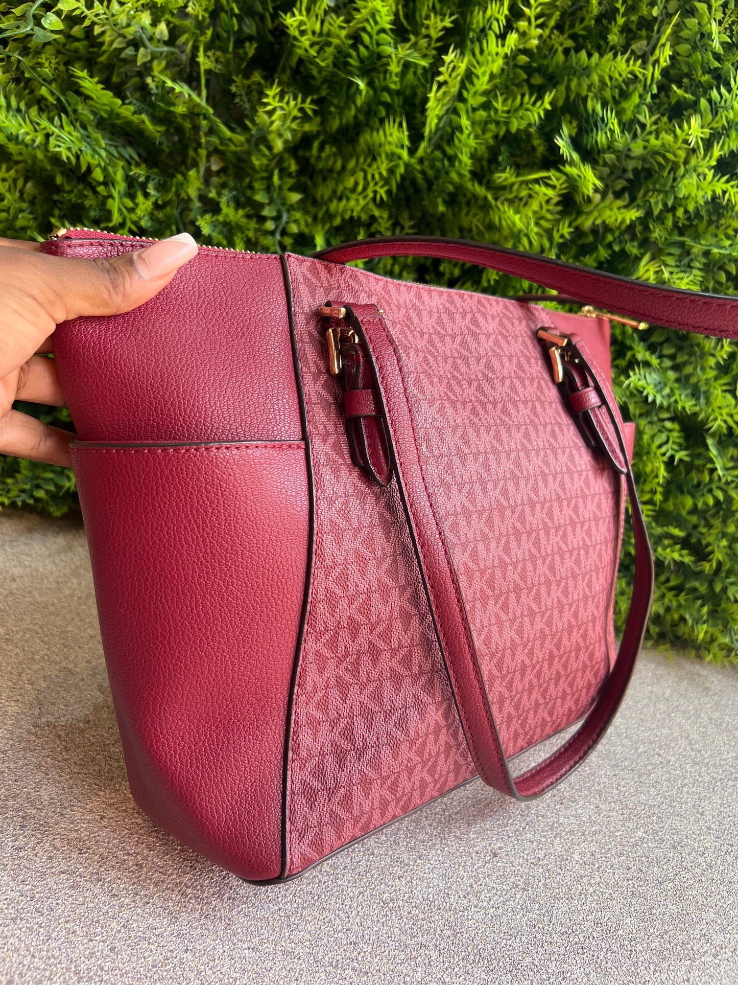 Michael Kors Charlotte Shopping Logo