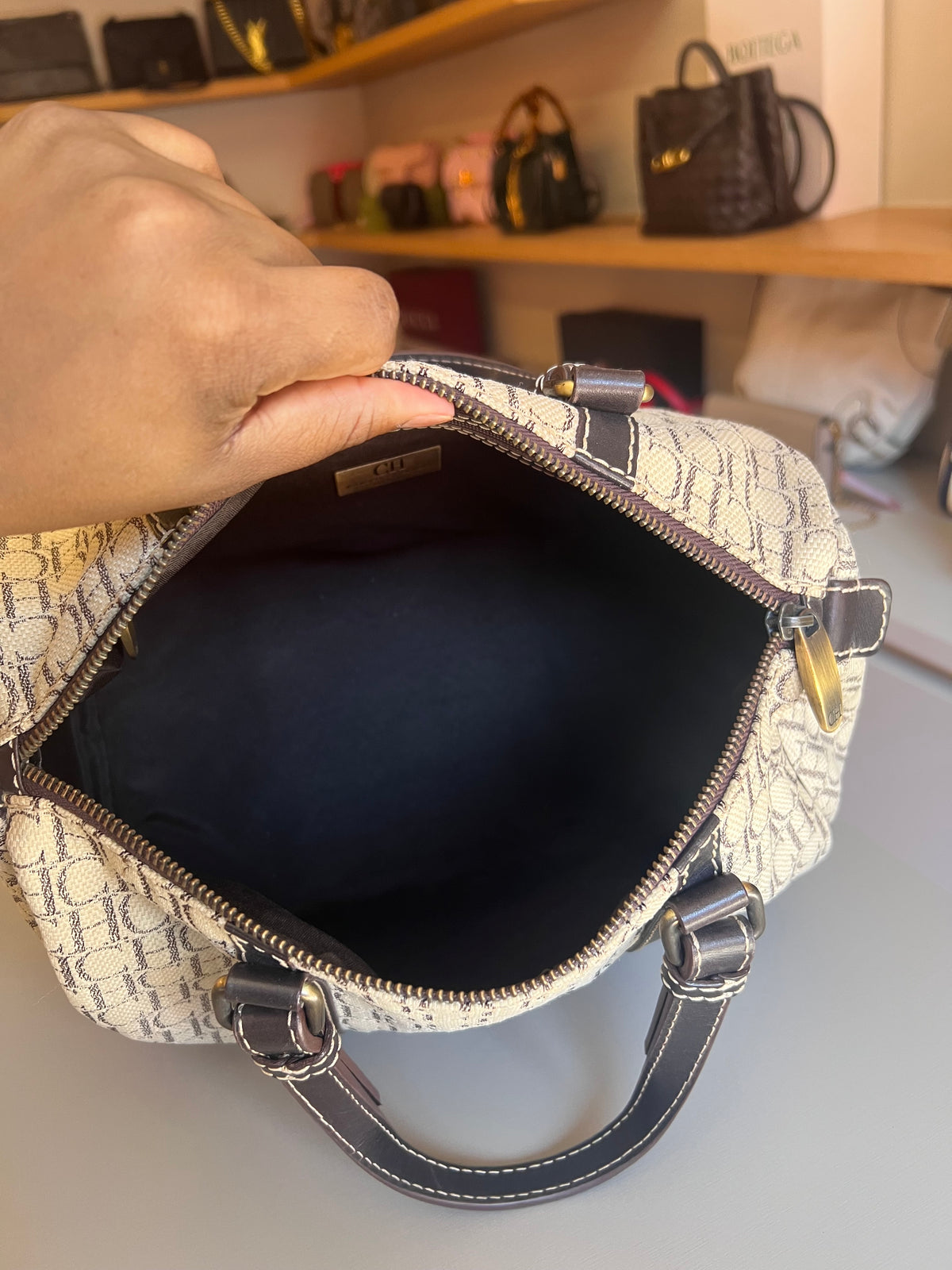 Carolina Herrera Andy Boston Monograma