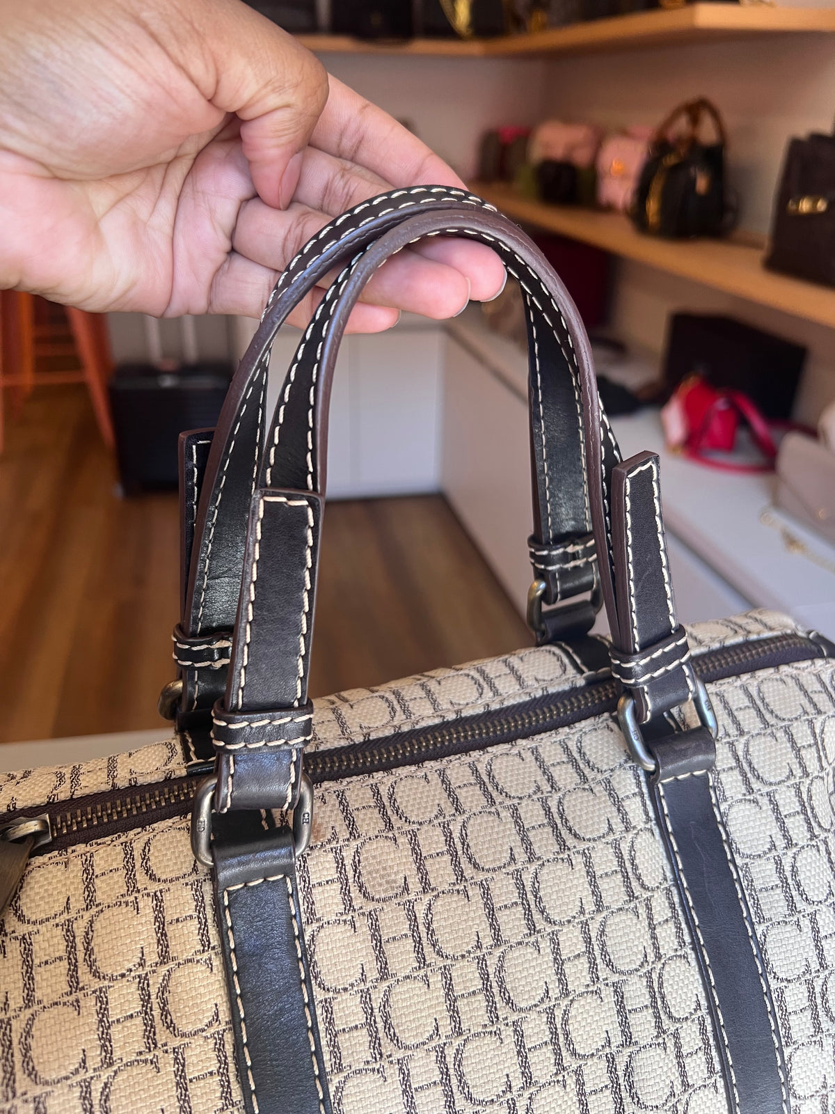 Carolina Herrera Andy Boston Monograma