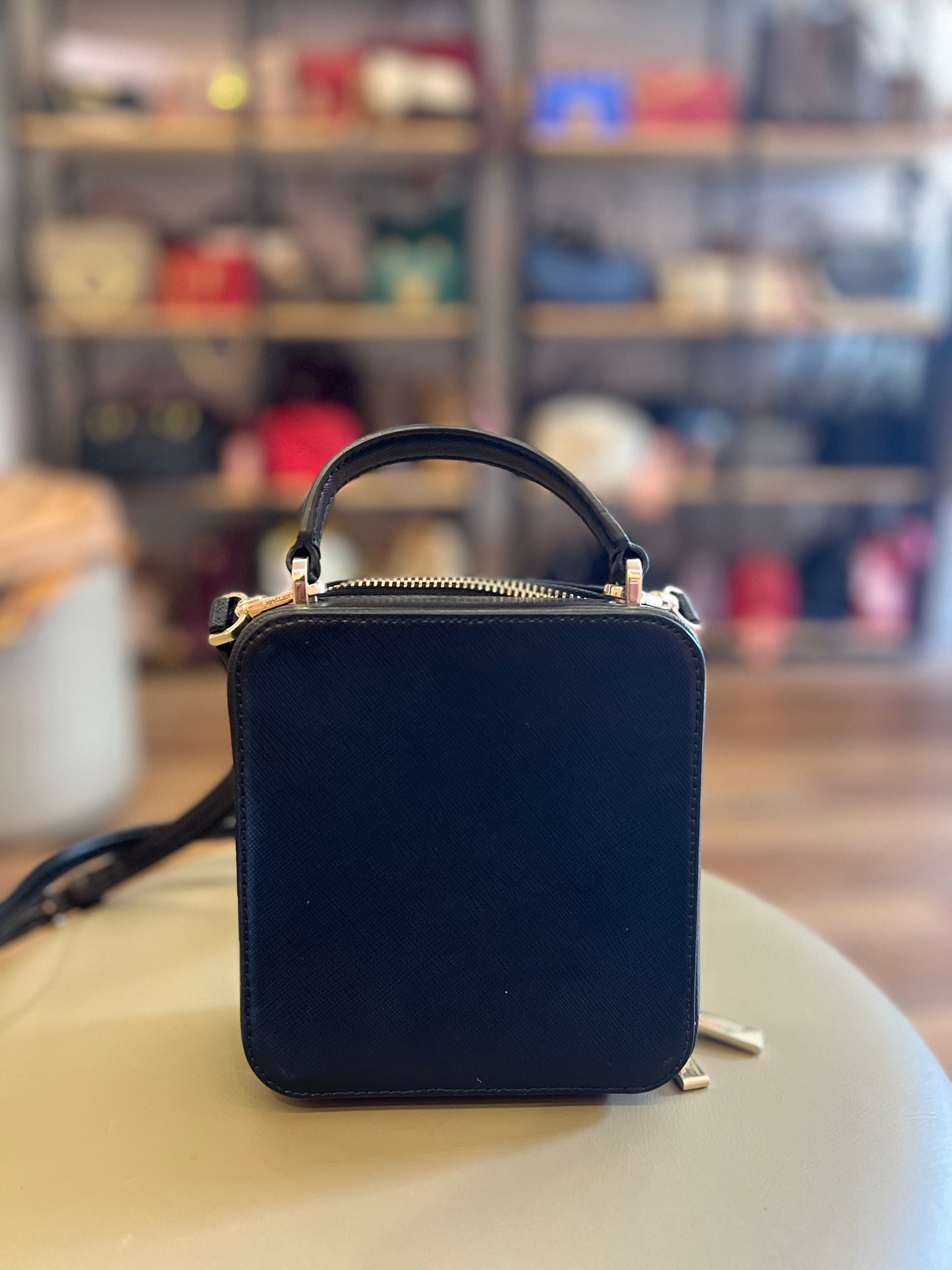 Kate Spade New York Daisy Vanity Preta