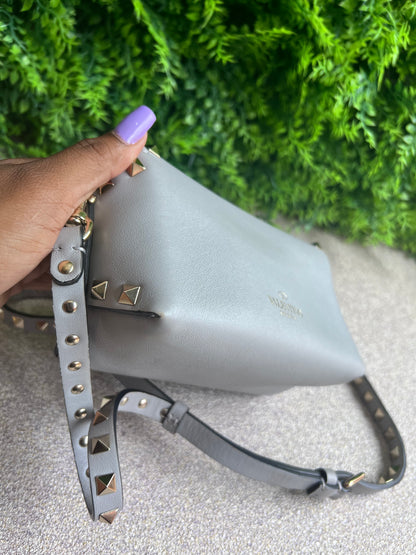 Valentino Garavani Rockstud Cinza