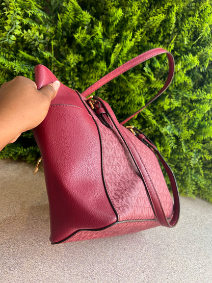 Michael Kors Charlotte Shopping Logo