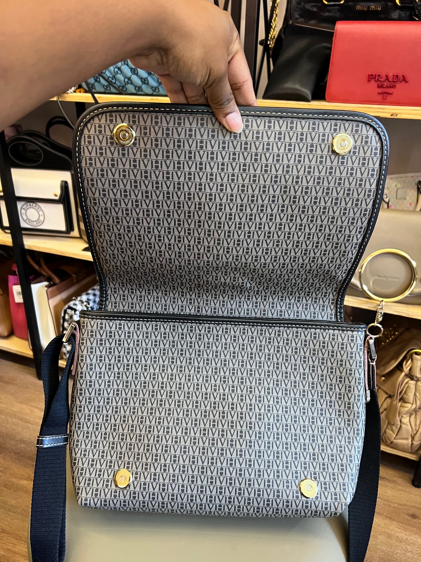 Victor Hugo Messenger Monograma