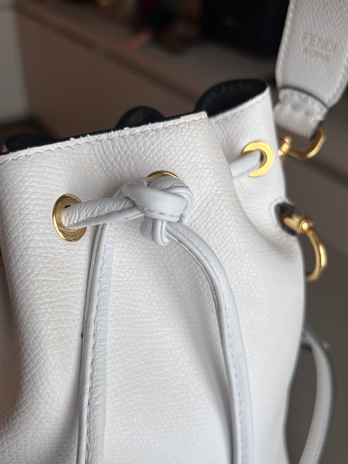 Fendi Mon Tresor Bucket Branca