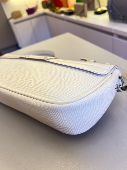 Louis Vuitton Pochette Montaigne Couro EPI
